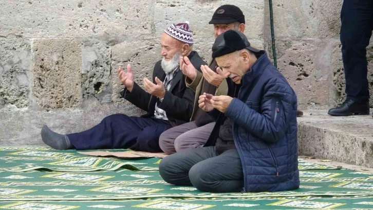 Bursa Ulu Cami’de Filistin halkı için dua edildi