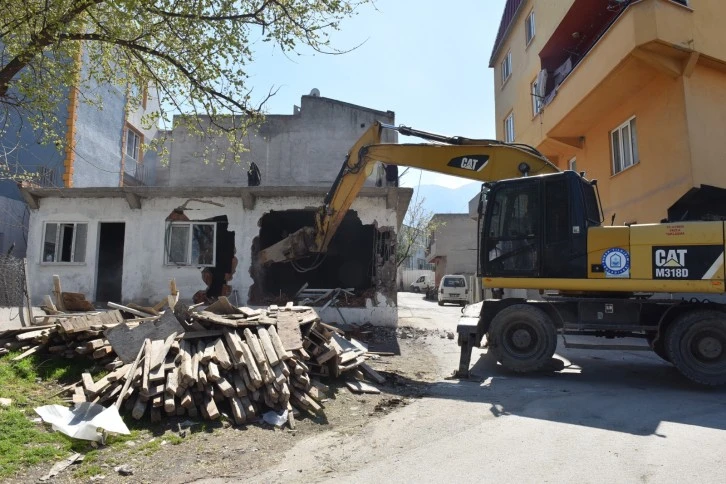 Bursa Yıldırım'da kaçak yapılar tek tek yıkıldı 