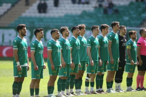 Bursaspor’da 13 futbolcu yol ayrımında!