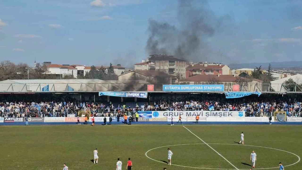 Bursaspor-Kütahyaspor maçında yangın paniği