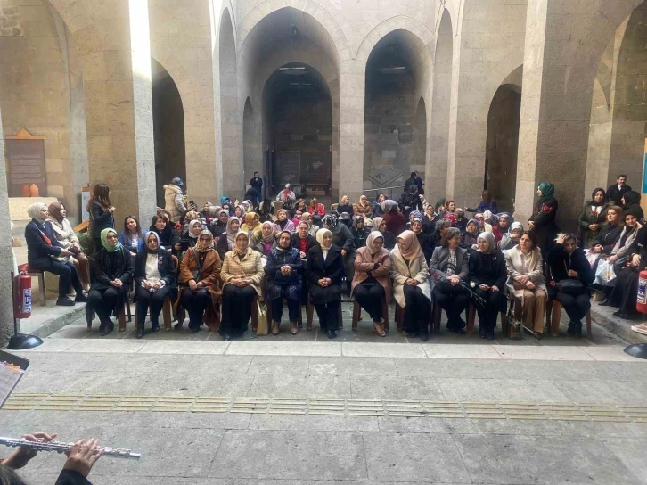 Büyükşehir’den bin kadın sporseverle ‘ritmini yakala’ etkinliği
