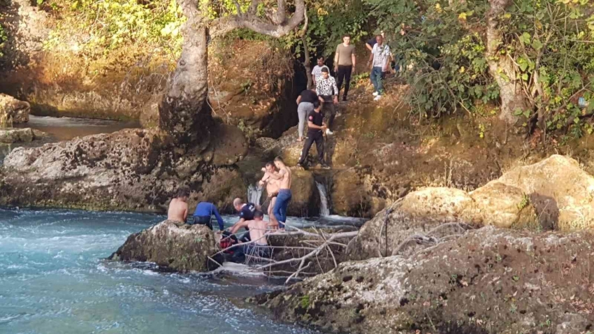 Erkek arkadaşıyla tartışan alkollü kadın Manavgat Şelalesi’nden aşağıya atladı