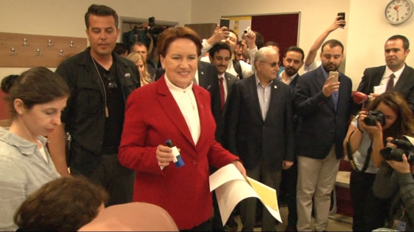 Meral Akşener sandığa İstanbul’da gitti