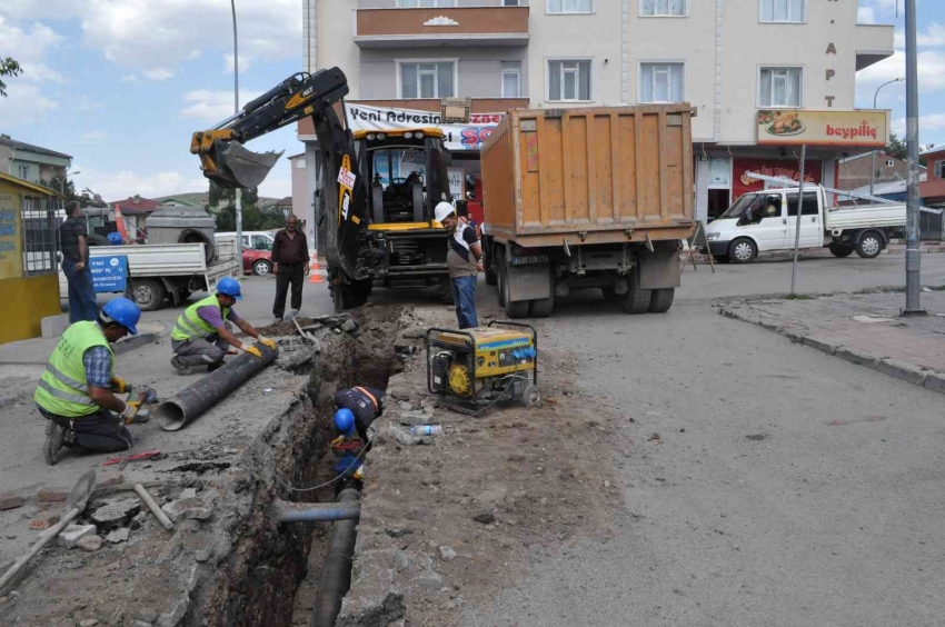 Belediye altyapıda da arı gibi çalışıyor