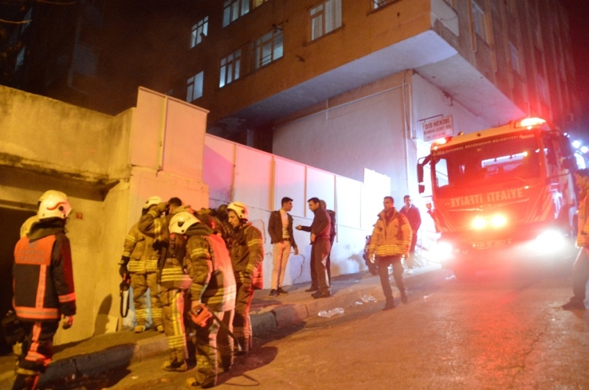 İstanbul’da 3 ayrı adreste çıkan yangın korkuttu