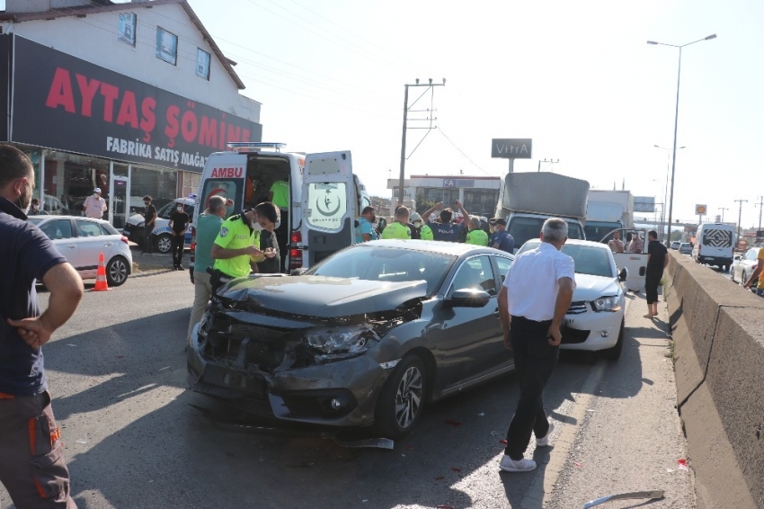 Kocaeli 11 araç birbirine girdi: 3 yaralı