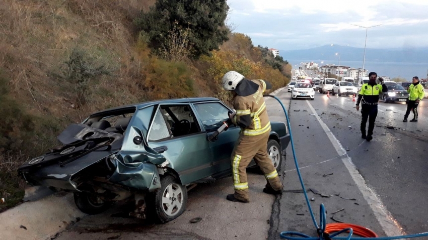 Bursa’da inanılmaz kaza kamerada...3 yaralı