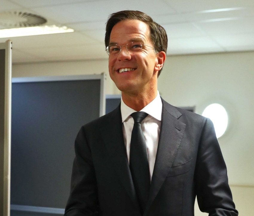 Rutte skandal yasakta ısrarlı