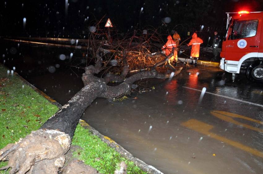 Antalya’da sağanak ve fırtına