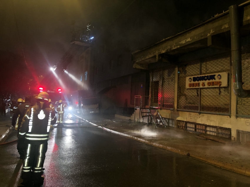 Ümraniye’de cila atölyesi alev alev yandı