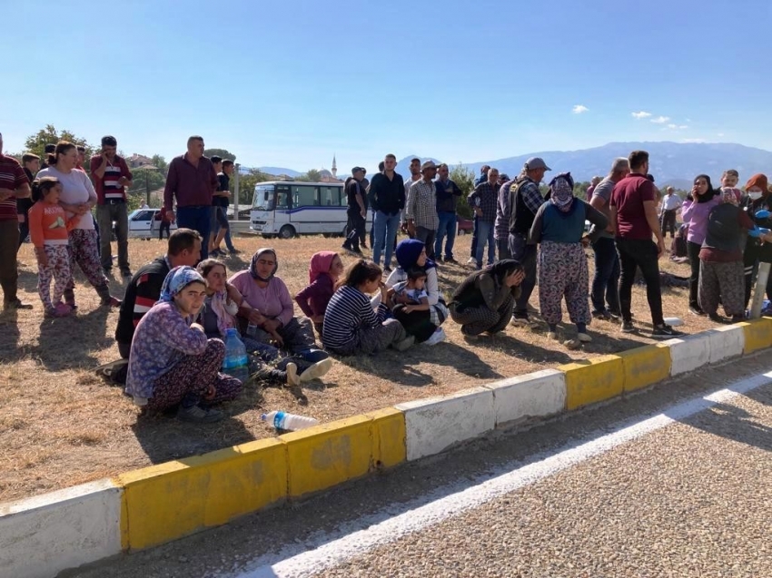 Tarım işçilerini taşıyan araç kaza yaptı: 4 yaralı