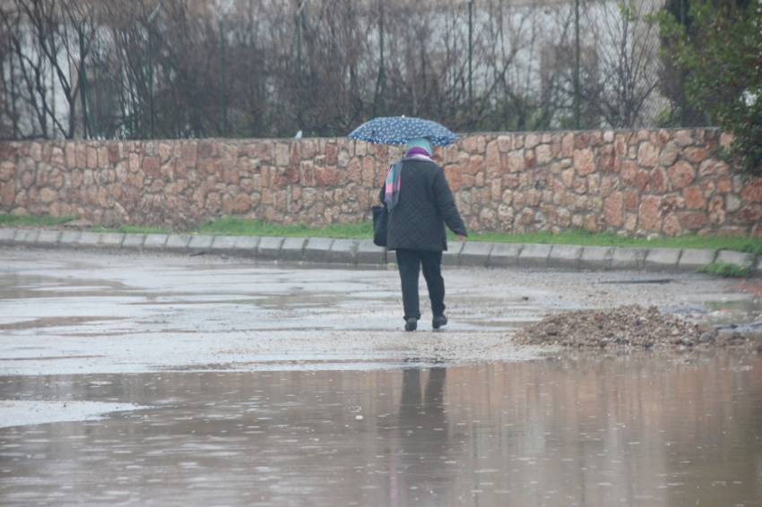 Sağanak ve dolu Bodrum’da hayatı felç etti