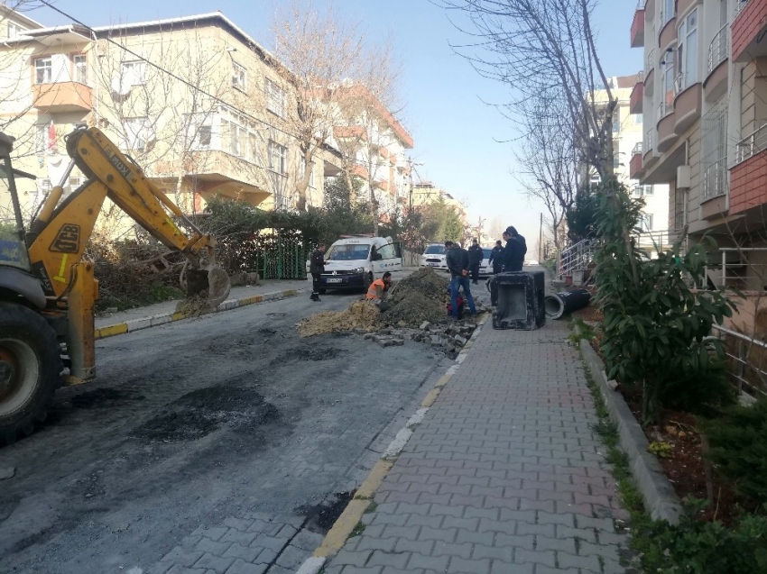 Çalışma sırasında doğal gaz borusu patladı, büyük tehlike atlatıldı