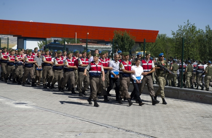 FETÖ sanıkları badem rengi ’tek tip’ kıyafet giyecek