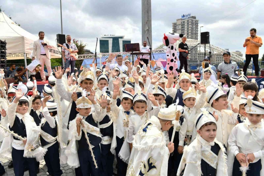 Sünnet şöleninde çocuklar gönüllerince eğlendi