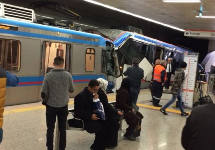 İstanbul’da tramvaylar çarpıştı!