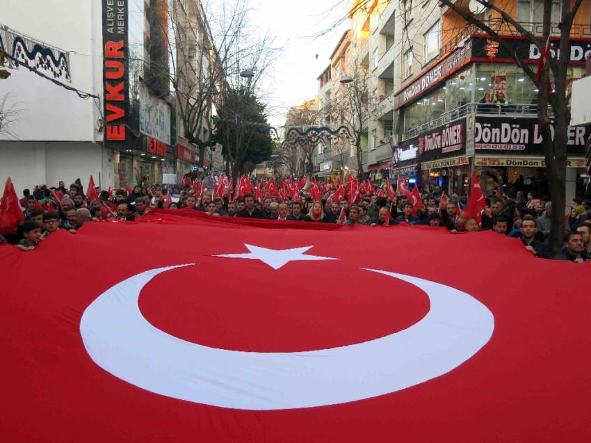 İstanbul'da binler teröre karşı yürüdü