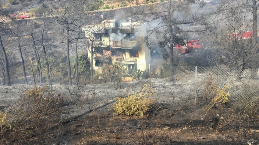 İzmir’deki korkutan yangın kontrol altında