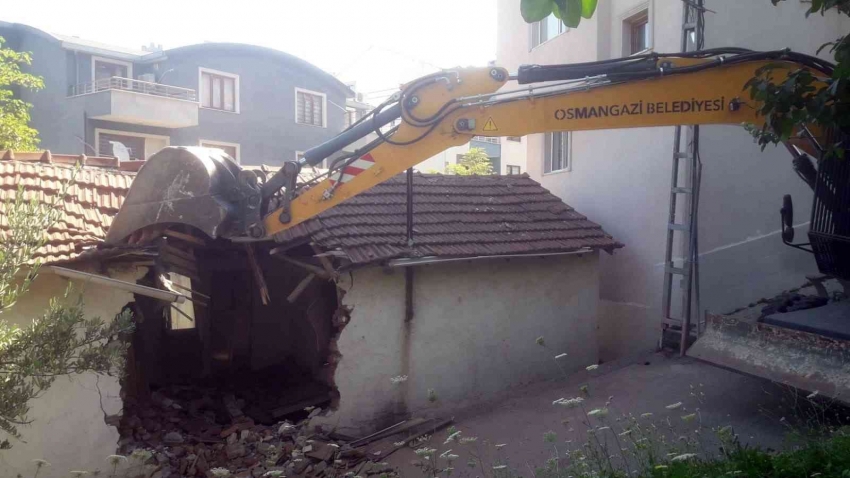 Osmangazi’de metruk binalar huzur ve güvenlik için yıkılıyor