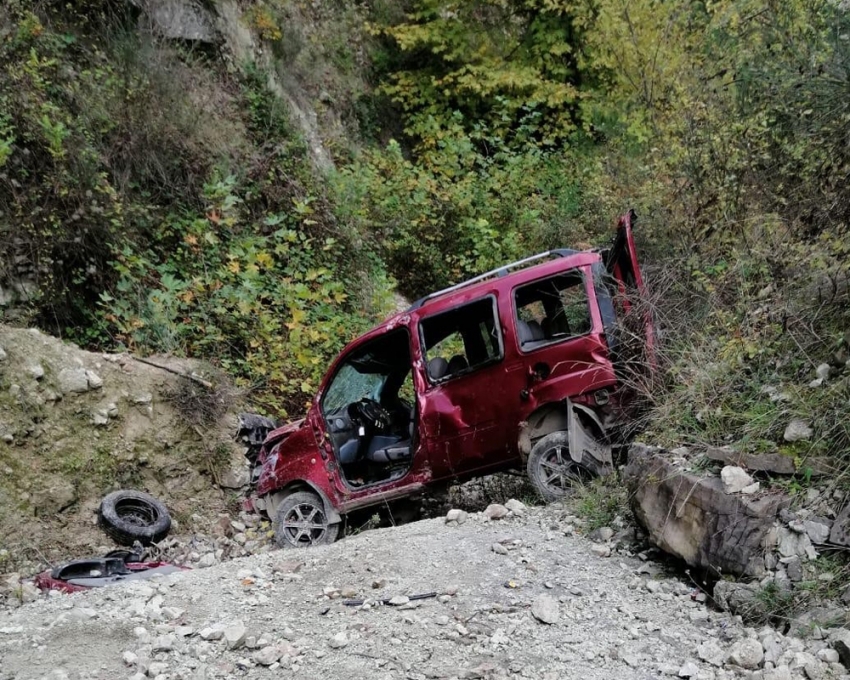 Uçuruma yuvarlanan sürücü 1 gün sonra ölü bulundu