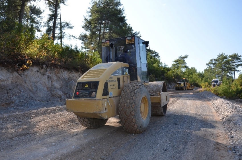 Karamanlar, Orhan ve Gözübüyük yolu yapılıyor