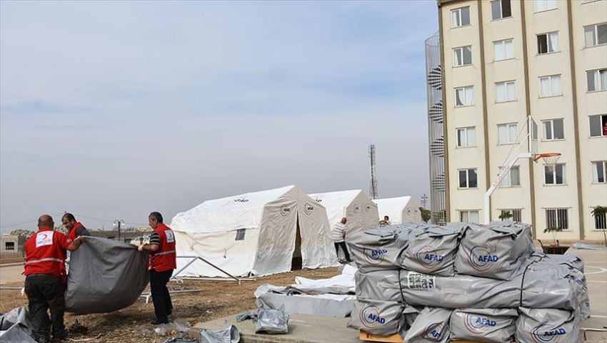 Türk Kızılayı Halepçe'de kız öğrenci yurdunun bahçesine 45 çadır kurdu