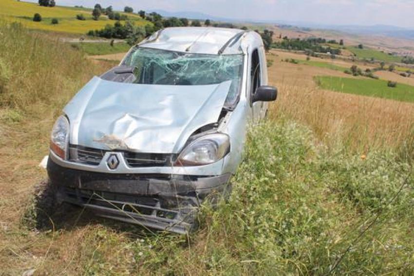 Çaldığı otomobille kaza yaptı