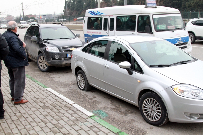 Bursa'da otomobilin lastiğini patlatıp 120 bin lirayı çaldılar