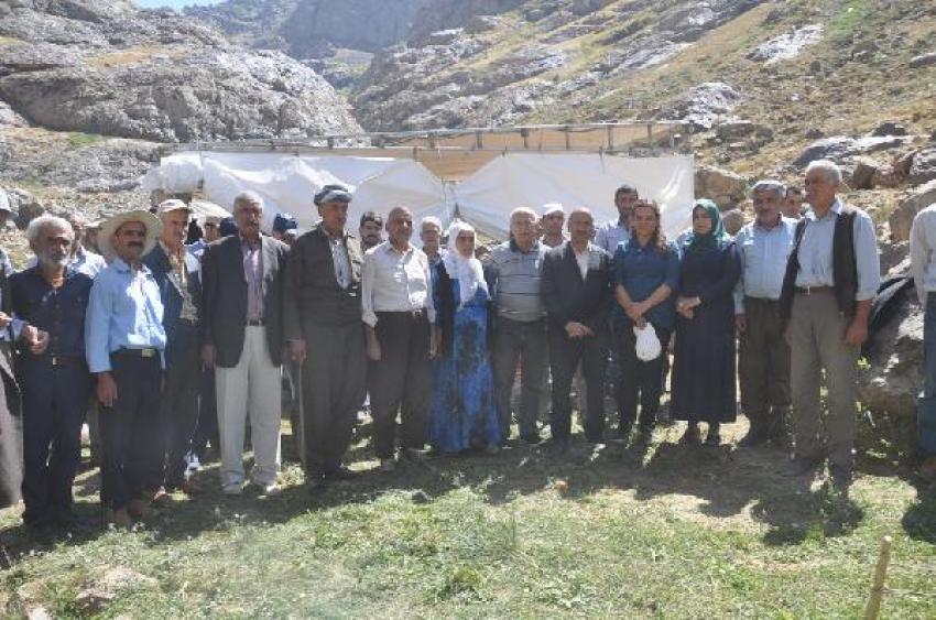 Yüksekova'da 'canlı kalkan' eylemi!