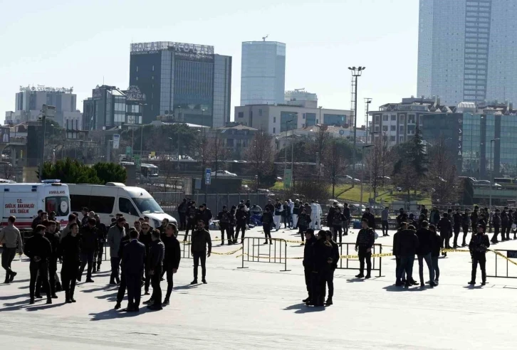 Çağlayan saldırganlarının çantaları bomba imha uzmanları tarafından incelendi
