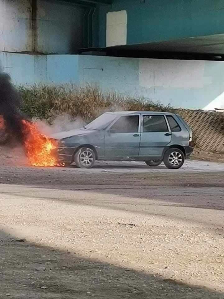 Çalıştırılan otomobil alev aldı
