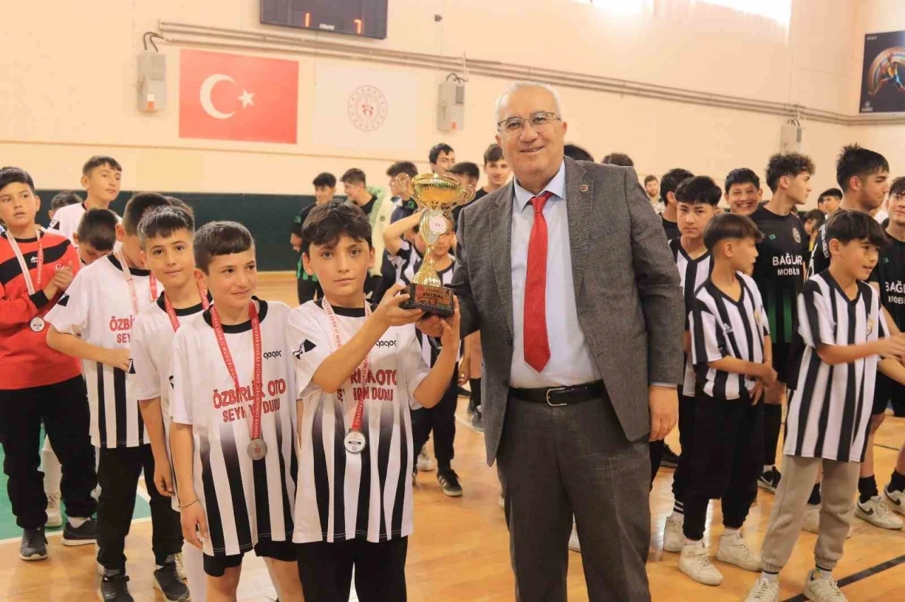 Çameli futsal turnuvasında şampiyonlar belirlendi
