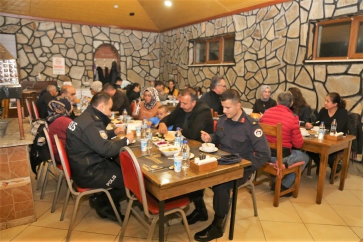 Çameli’nde depremzede aileler gönül sofrasında buluştu
