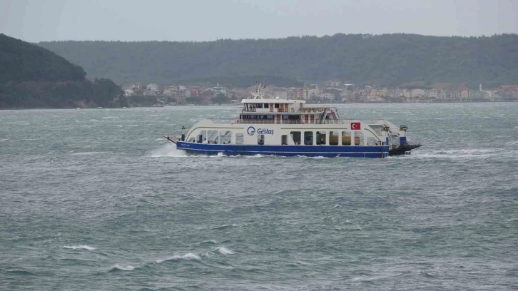 Çanakkale Boğazı çift yönlü olarak trafiğe kapatıldı
