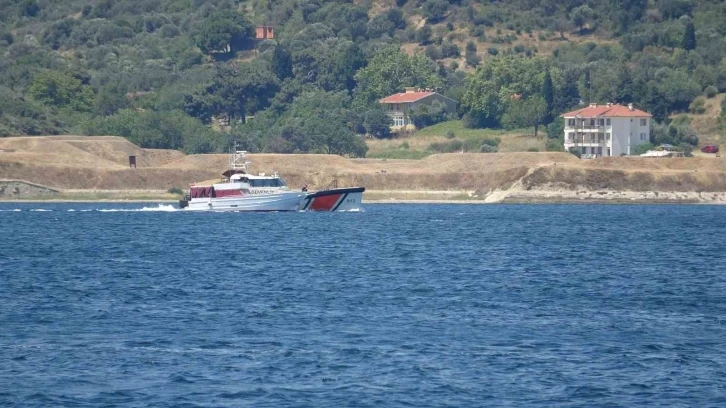 Çanakkale Boğazı’nda 83 kaçak göçmen ile 2 göçmen kaçakçısı yakalandı