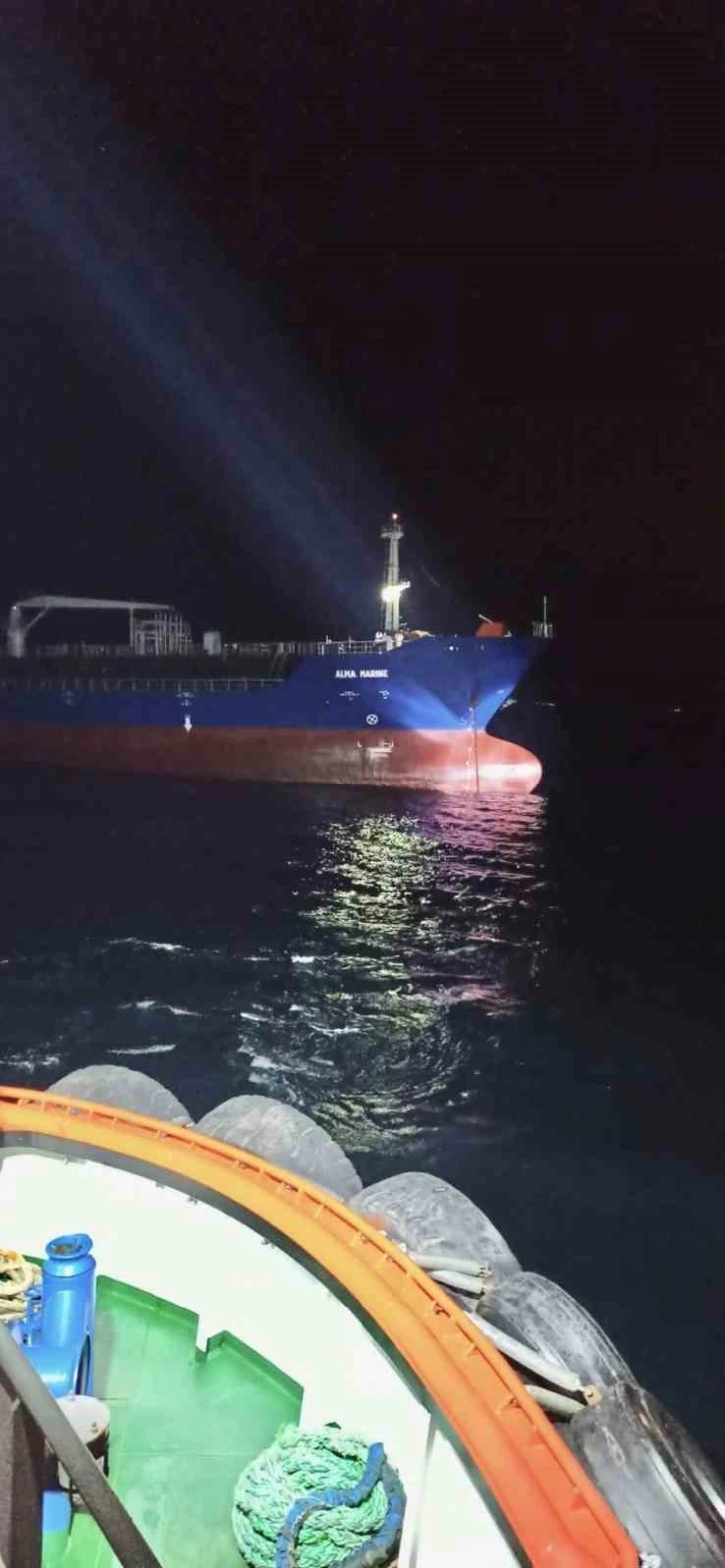 Çanakkale Boğazı’nda kimyasal yüklü tanker makine arızası yaptı
