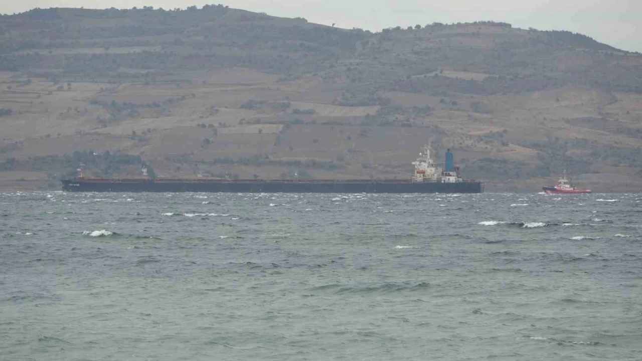 Çanakkale Boğazı’nda kuru yük gemisi arıza yaptı, boğaz çift yönlü trafiğe kapatıldı