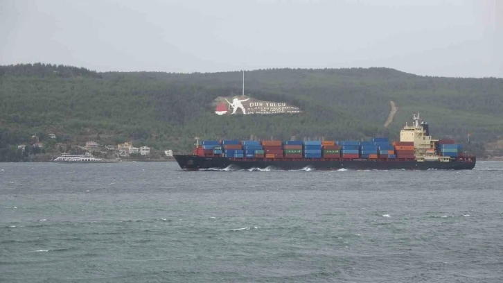 Çanakkale Boğazı yoğun fırtına nedeniyle çift yönlü kapandı
