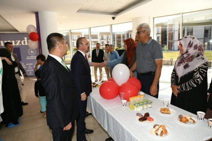 Çanakkale’de depremzedelerle bayramlaşma töreni düzenlendi
