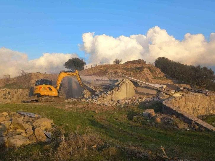 Çanakkale’de kaçak yapılar yıkılıyor
