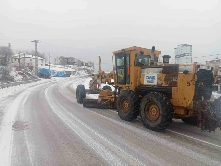 Canik’te kar yağışına anında müdahale
