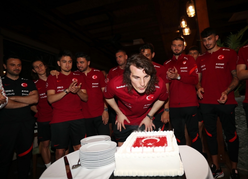 Çağlar Söyüncü’nün 24. yaş günü kutlandı