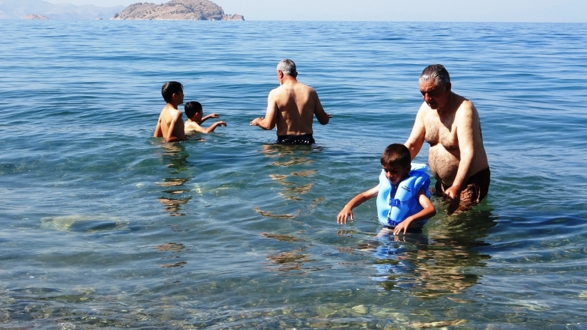 Eylül ayında Van Gölü’nde yüzme keyfi