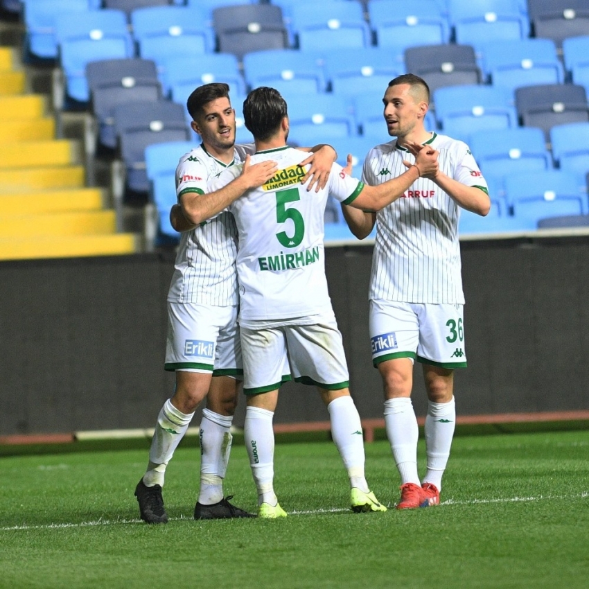 Bursaspor, Play-Off barajına 2 puan daha yaklaştı