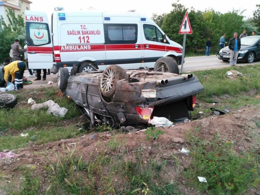 Kontrolden çıkan araç takla attı: 3 ölü