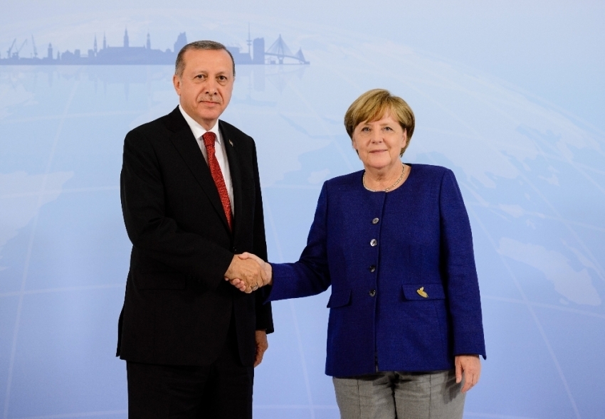 Cumhurbaşkanı Erdoğan, Merkel ile Suriye’yi görüştü