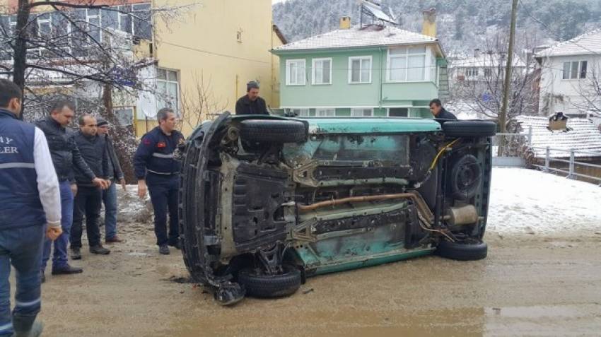 Bursa'da cenaze yolunda takla attılar