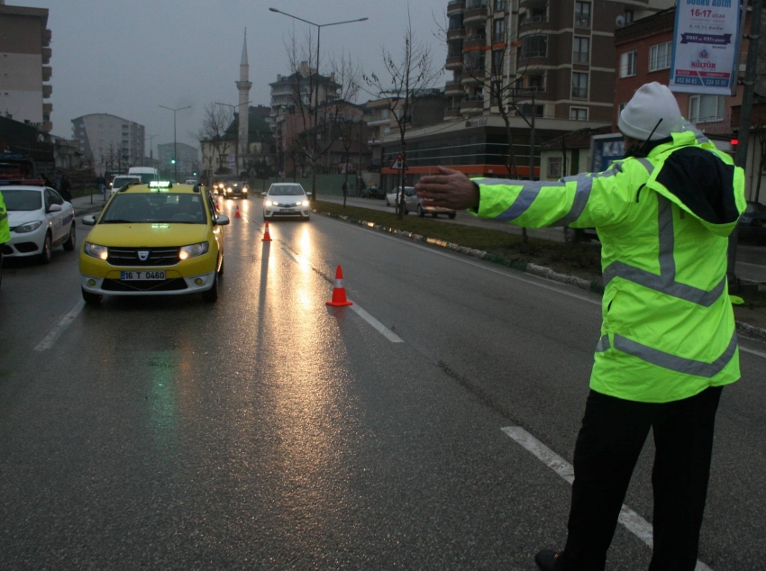 Bursa emniyetinden kar lastiği denetimi