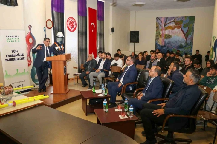 ÇEDAŞ’tan öğrencilerin kariyerlerine yön verecek seminer
