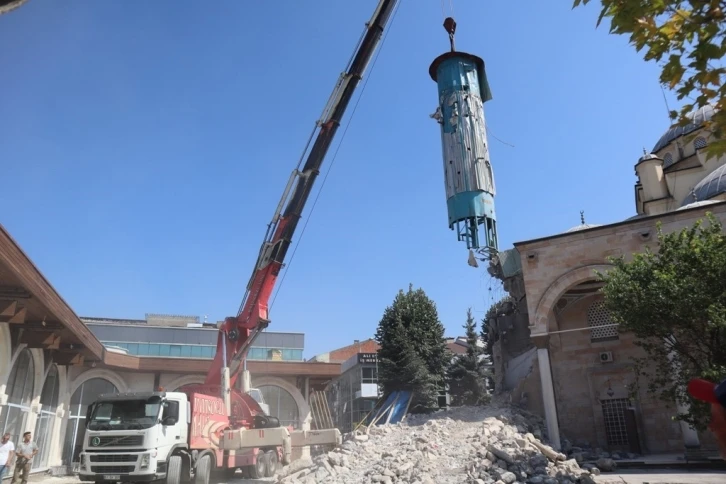 Cedidiye Cami minareleri yenileniyor
